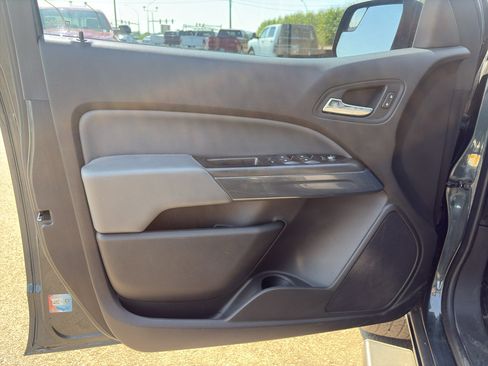 Used 2017 Chevrolet Colorado Z71 AWD/4WD image 14