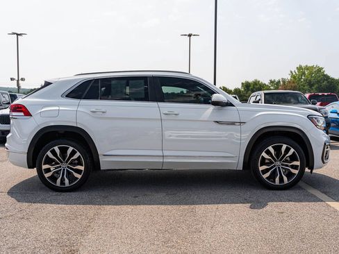 Used 2021 Volkswagen Atlas Cross Sport SEL R-Line FWD image 8