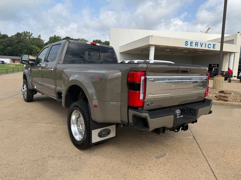New 2026 Ford F450 Platinum w/ Platinum Plus Package AWD/4WD image 3