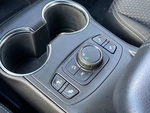 Used 2022 GMC Terrain SLE w/ Driver Convenience Package image 31