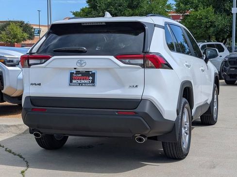 Used 2025 Toyota RAV4 XLE image 4