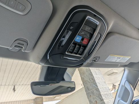Used 2024 Jeep Wagoneer L 2WD w/ Premium Group I image 32