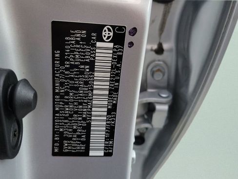 Used 2021 Toyota Corolla LE image 29