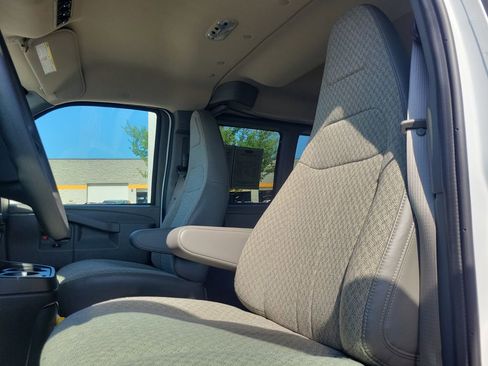 Used 2025 GMC Savana 3500 LT w/ LT Preferred Equipment Group RWD image 18