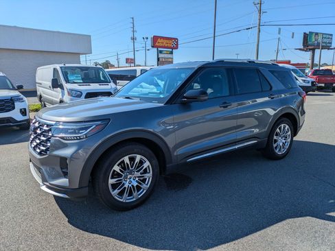 Used 2026 Ford Explorer Platinum RWD image 8