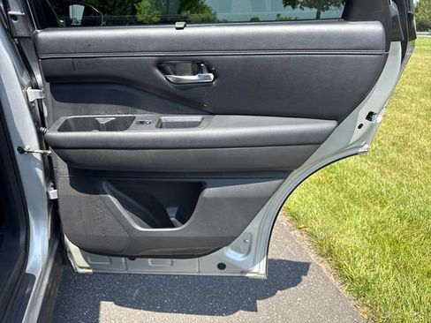 Used 2022 Nissan Pathfinder Platinum w/ Cargo Package AWD/4WD image 17
