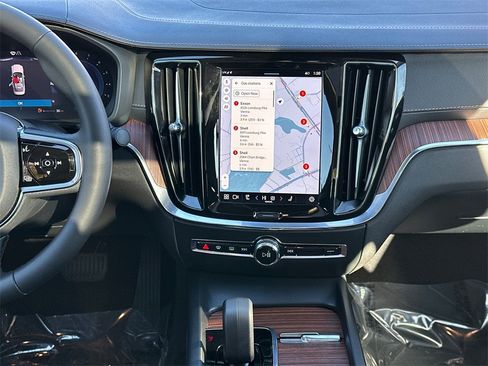 Used 2024 Volvo S60 B5 Ultimate w/ Climate Package image 17