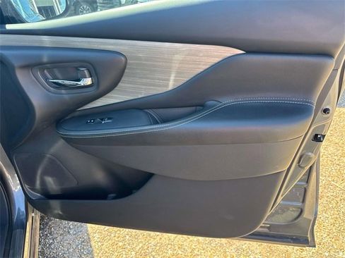 Used 2018 Nissan Murano SL w/ Midnight Edition Package image 17