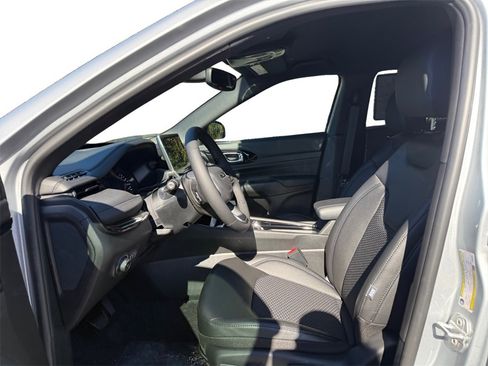 New 2026 Jeep Compass Latitude image 9