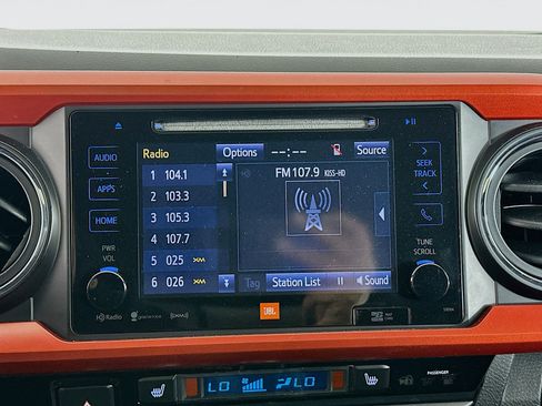 Used 2016 Toyota Tacoma TRD Off-Road image 19