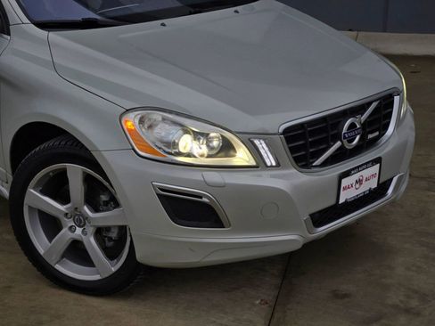 Used 2013 Volvo XC60 T6 R-Design Platinum image 42
