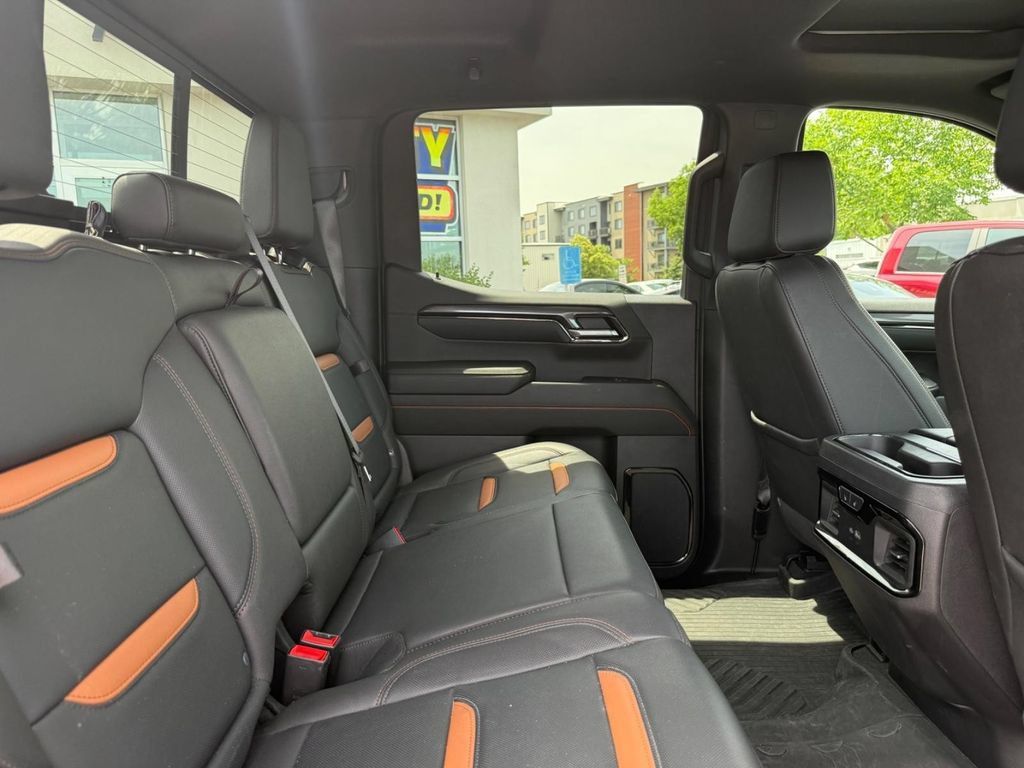 Used 2024 GMC Sierra 1500 AT4 w/ Technology Package AWD/4WD image 10