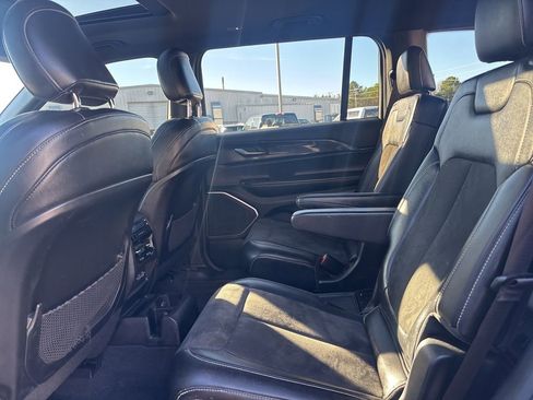 Used 2022 Jeep Grand Cherokee L Laredo image 17