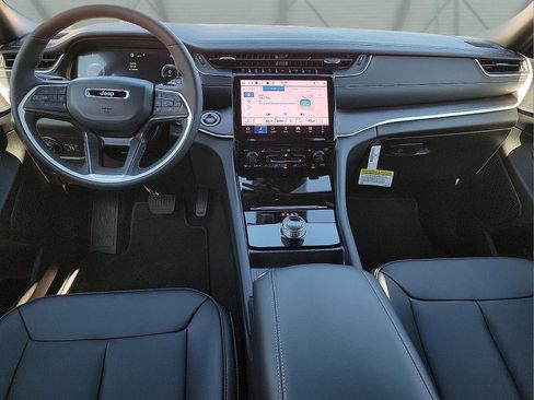 New 2025 Jeep Grand Cherokee Limited w/ Black Appearance Package image 9