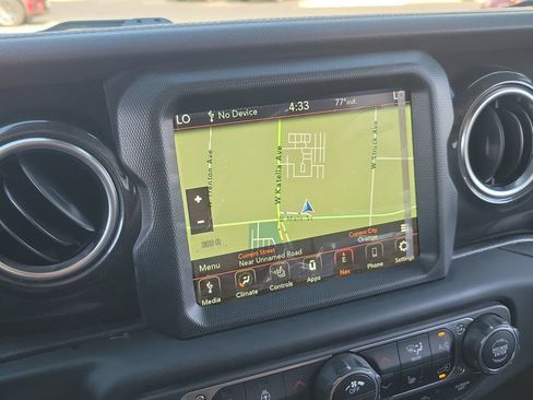 Used 2022 Jeep Wrangler Unlimited Rubicon AWD/4WD image 13