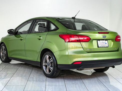 Used 2018 Ford Focus SE w/ SE Appearance Package image 8