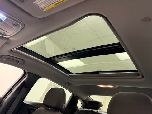 Used 2019 Chevrolet Malibu LT FWD image 18