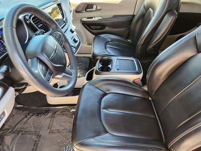 Used 2023 Chrysler Pacifica Touring-L