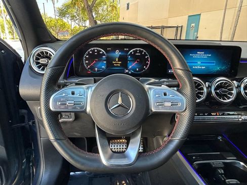 Used 2023 Mercedes-Benz GLB 250 image 19