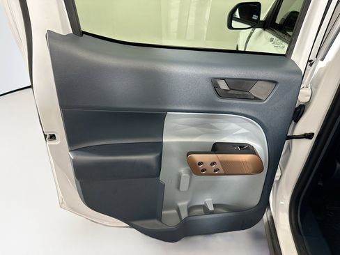 Used 2022 Ford Maverick Lariat w/ Lariat Luxury Package image 25