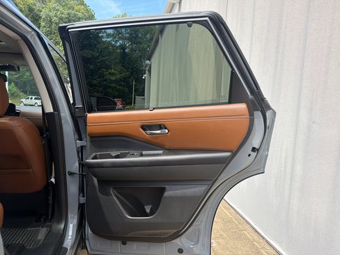 Used 2022 Nissan Pathfinder Platinum w/ Cargo Package FWD image 16