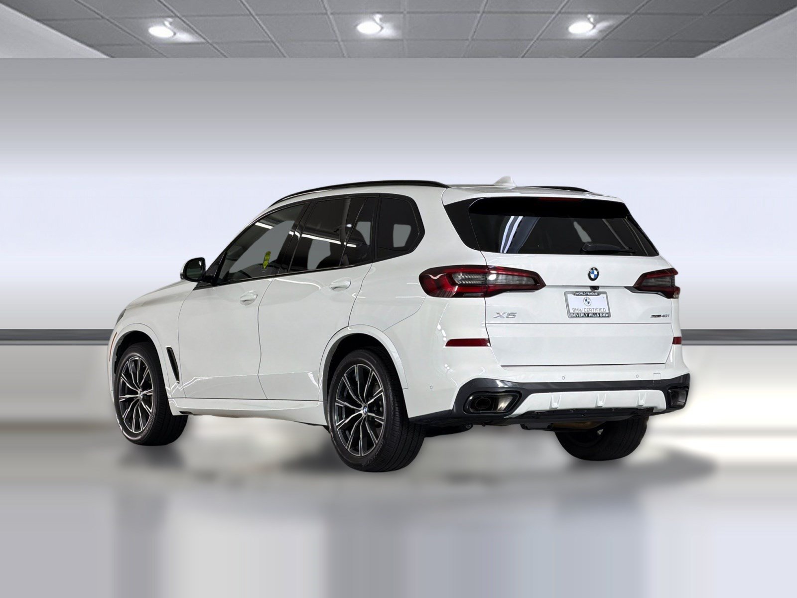 Used 2023 BMW X5 sDrive40i w/ M Sport Package RWD image 3