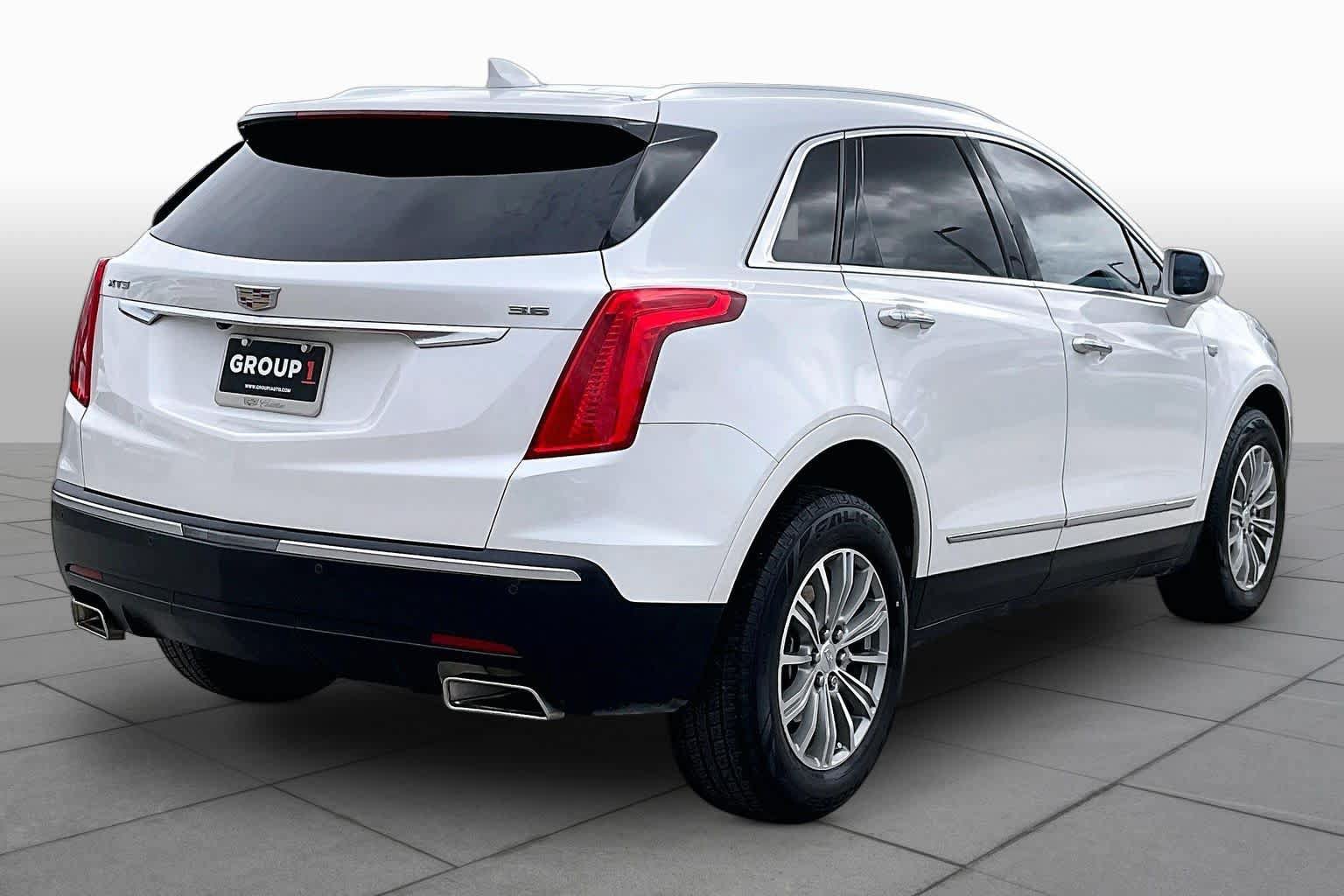 Used 2018 Cadillac XT5 Luxury w/ Driver Awareness Package FWD image 13