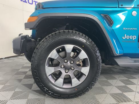 Used 2020 Jeep Wrangler Unlimited Sahara w/ Dual Top Group AWD/4WD image 11
