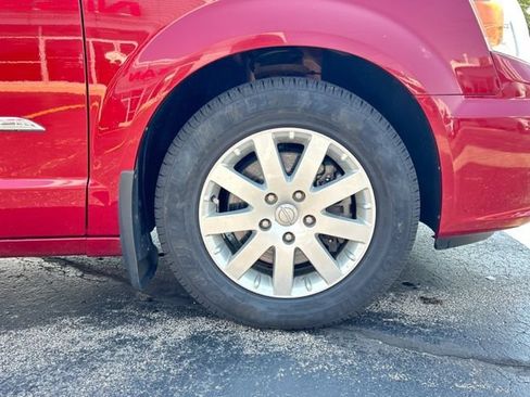 Used 2015 Chrysler Town & Country Touring w/ Driver Convenience Group FWD image 13