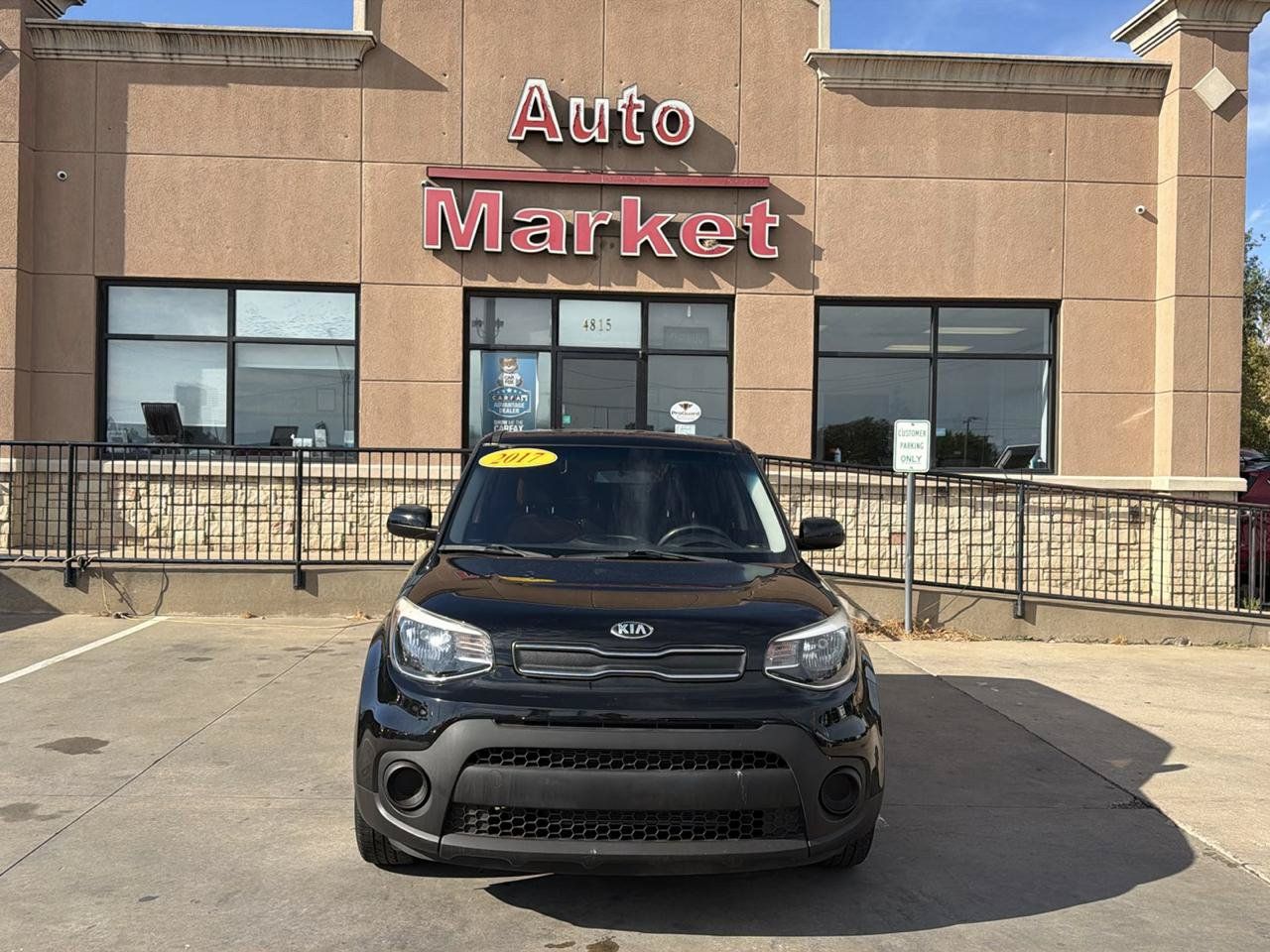 Used 2017 Kia Soul FWD image 2