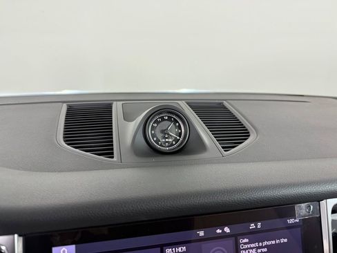 New 2026 Porsche Macan AWD/4WD image 27