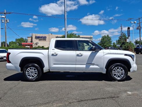 Used 2023 Toyota Tundra SR5 w/ SR5 Premium Package AWD/4WD image 8