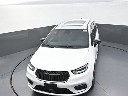 New 2026 Chrysler Pacifica Select image 10