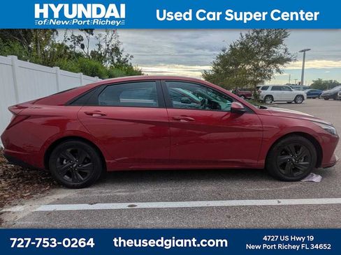 Certified 2023 Hyundai Elantra SEL w/ Preferred Accessory Package FWD image 2