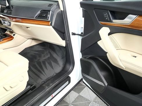 Used 2023 Audi Q5 2.0T Prestige w/ Prestige Package image 26