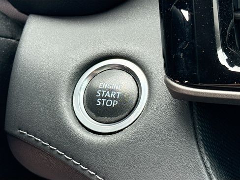 Used 2020 Toyota Highlander LE FWD image 35