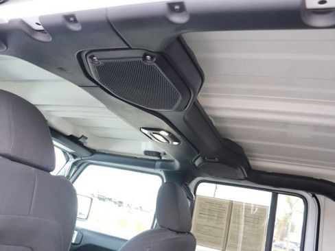 Used 2023 Jeep Gladiator Willys image 24