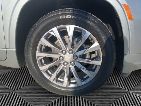 Used 2023 Chevrolet Traverse Premier image 9