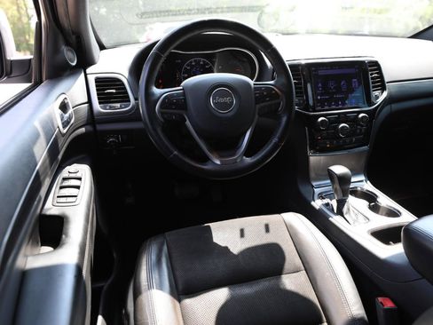 Used 2019 Jeep Grand Cherokee Altitude AWD/4WD image 16