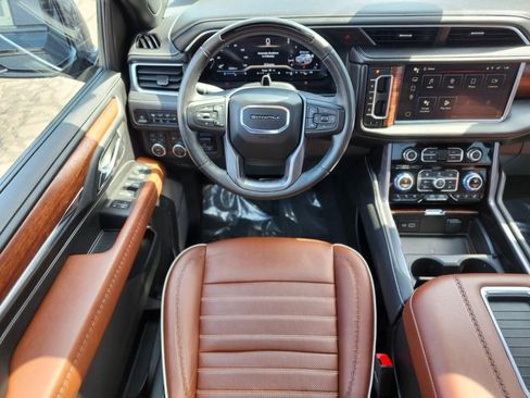 Used 2023 GMC Yukon Denali Ultimate AWD/4WD image 11