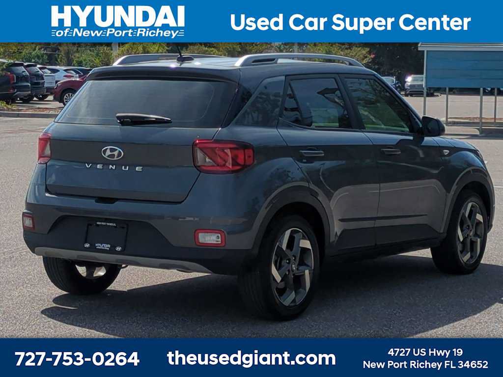 Certified 2025 Hyundai Venue SEL FWD image 5