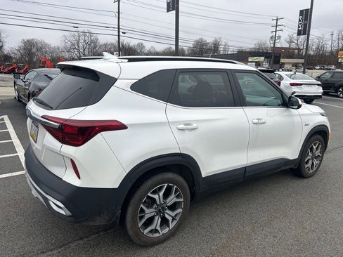Certified 2022 Kia Seltos EX image 7