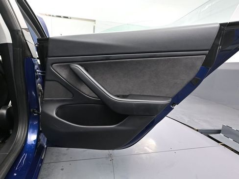 Used 2018 Tesla Model 3 Long Range image 37