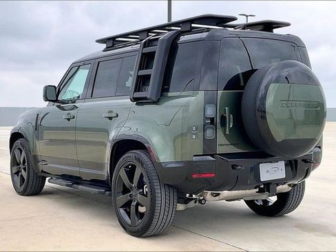 New 2026 Land Rover Defender 110 X-Dynamic SE image 3