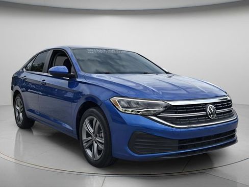 Used 2024 Volkswagen Jetta SE w/ Panoramic Sunroof Package FWD image 9