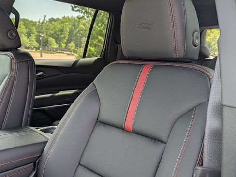 New 2026 Chevrolet Traverse RS w/ LPO, Floor Liner Package FWD image 19