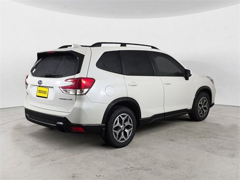 Used 2020 Subaru Forester Premium image 5