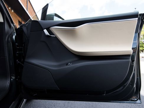 Used 2014 Tesla Model S 85 image 10