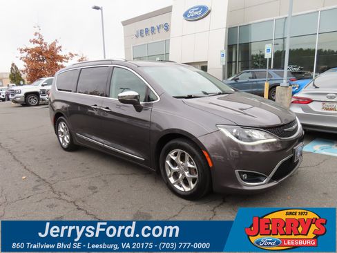 Used 2017 Chrysler Pacifica Limited image 1