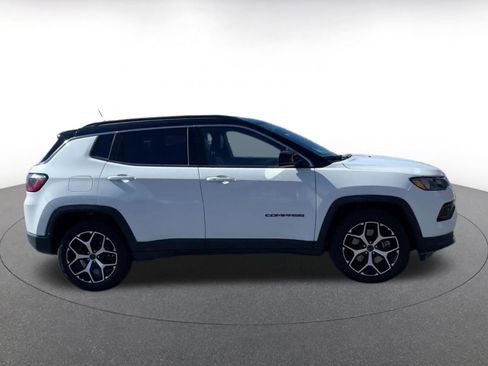 Used 2025 Jeep Compass Limited image 16